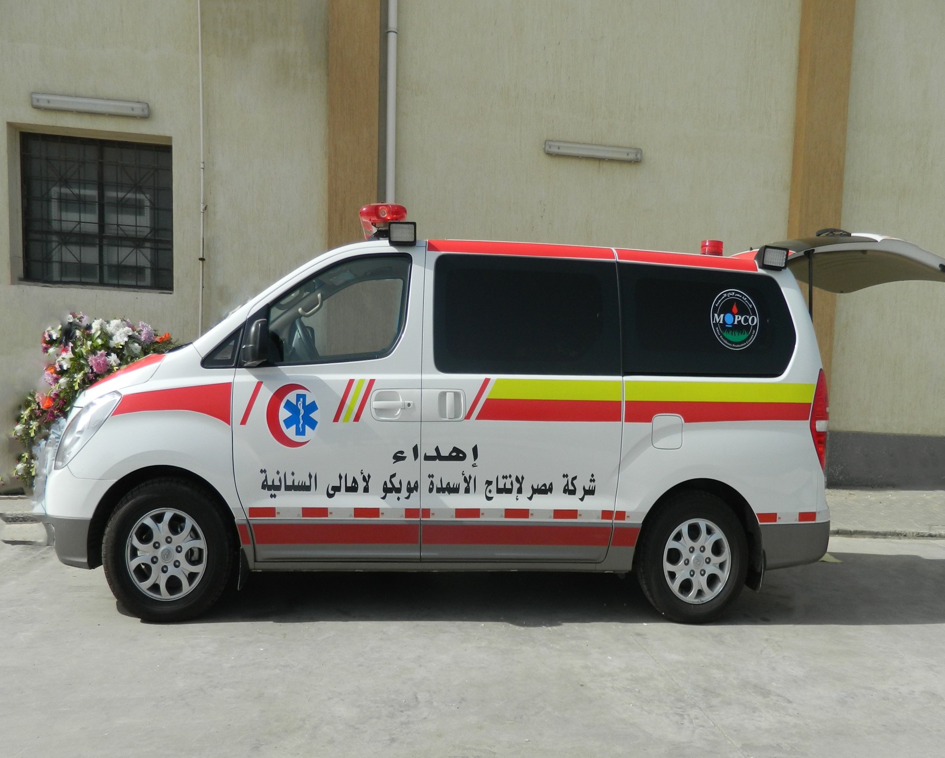 دعم المستشفيات و المراكز الطبية بسيارة إسعاف و أجهزة و معدات طبية